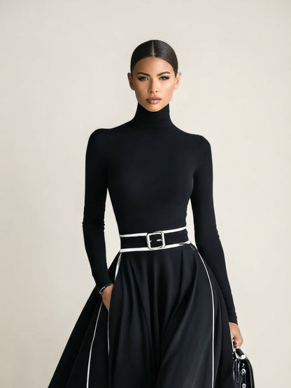 San Sebastian | Vestido Maxi Negro con Costuras Blancas y Cuello Alto