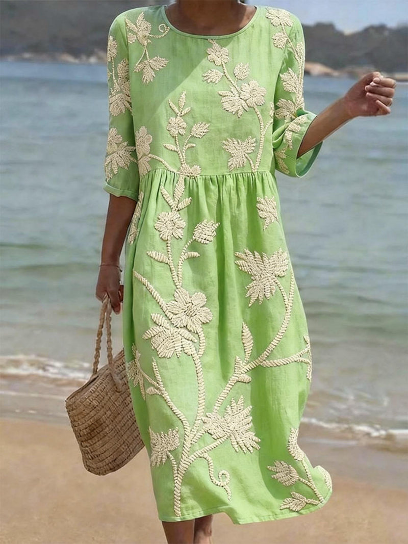 Casa Provincial | Vestido casual de mujer con delicado estampado floral y corte moderno.