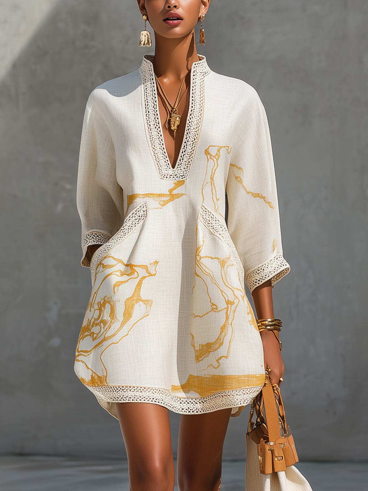 Ibiza | Mini vestido con estampado de mármol dorado y encaje de ganchillo